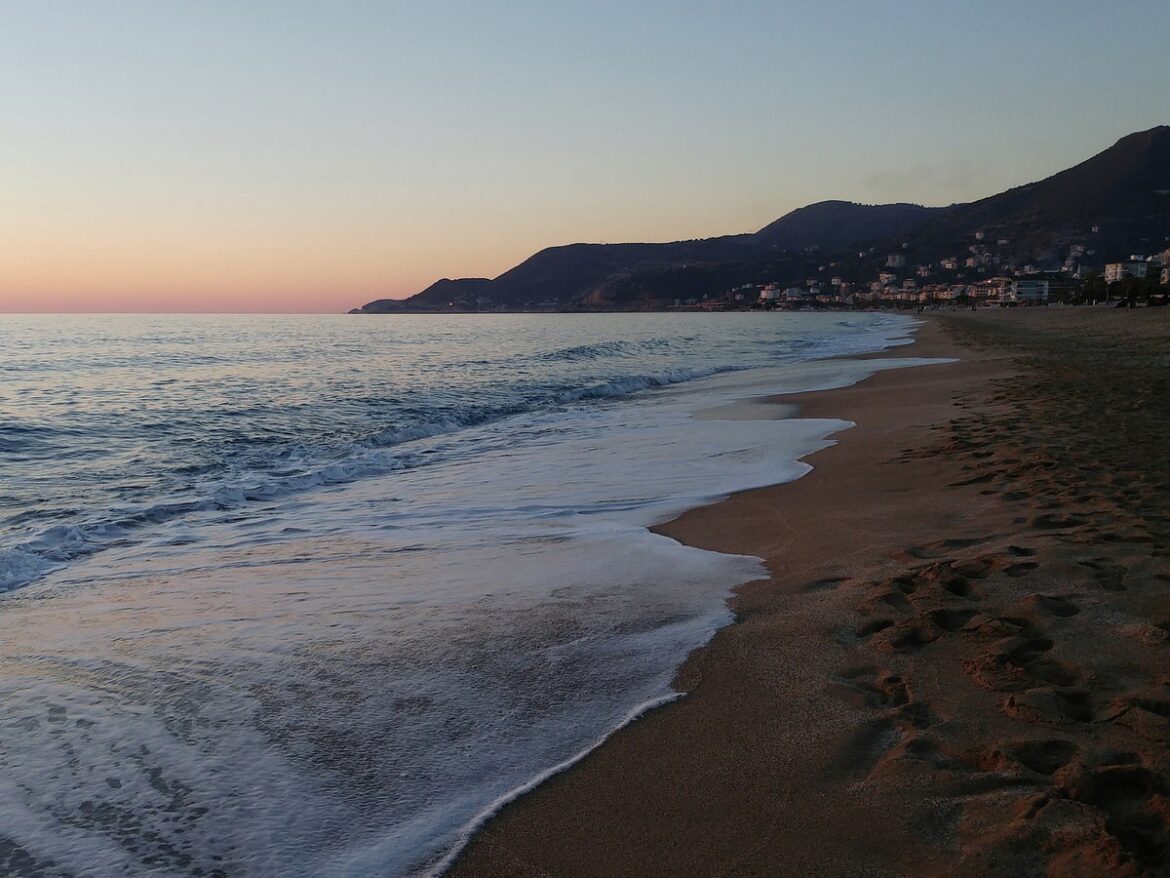 beach-alanya-min.jpg